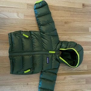 Patagonia Hi-Loft Down Sweater Hoody Buffalo Green. New with tags. Baby 6-12 mo